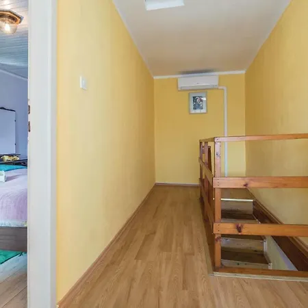 Prázdninový dům Two-bedroom Holiday In Rakalj