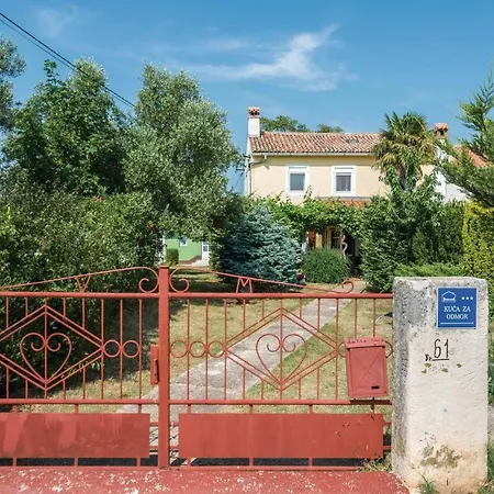 Prázdninový dům Two-bedroom Holiday In Rakalj